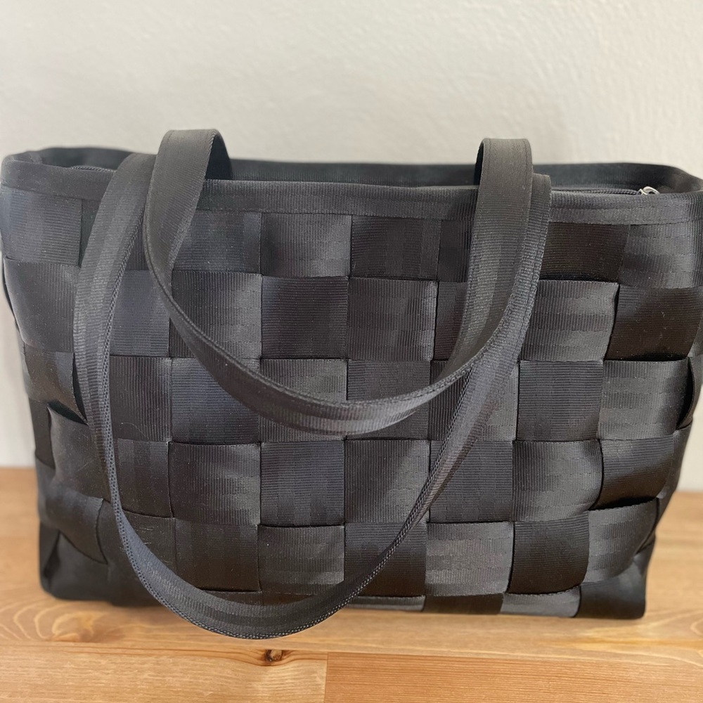Harveys seatbelt tote